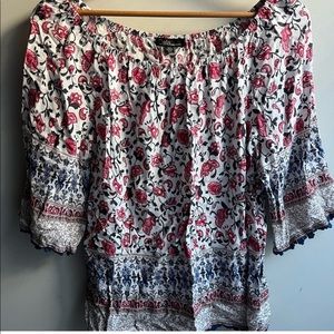 peasant floral top, hippie style Pink and red florals with blue bohemian
designs